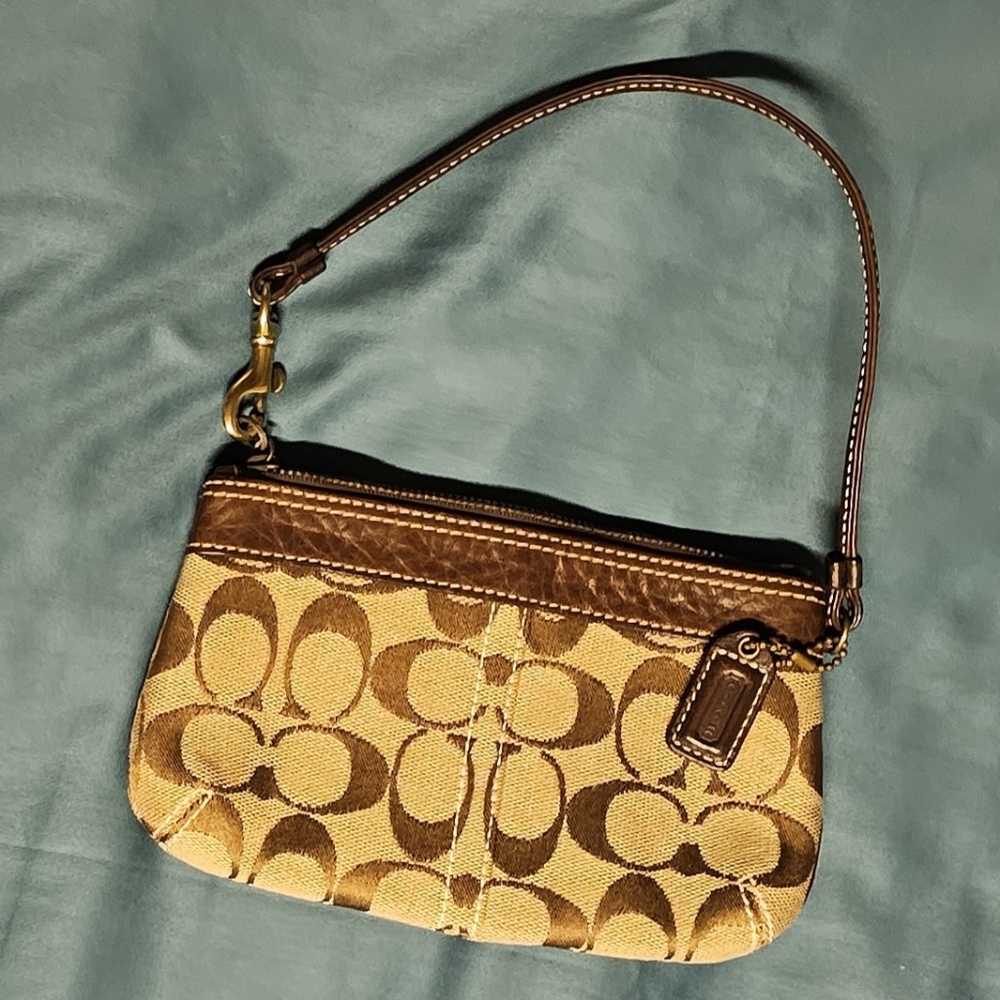 COACH Wristlet Clutch Purse Handbag Signature 'C' Print in Great Condition